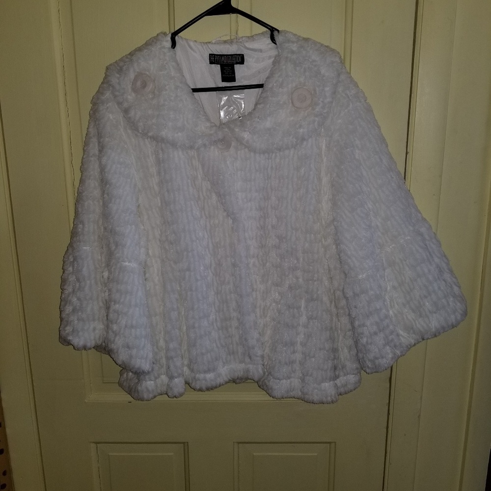 LOVELY WHITE FAUX FUR DRESSY JACKET